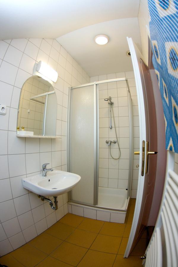 Gilde Panzio Bed & Breakfast Pilisvorosvar Exterior photo