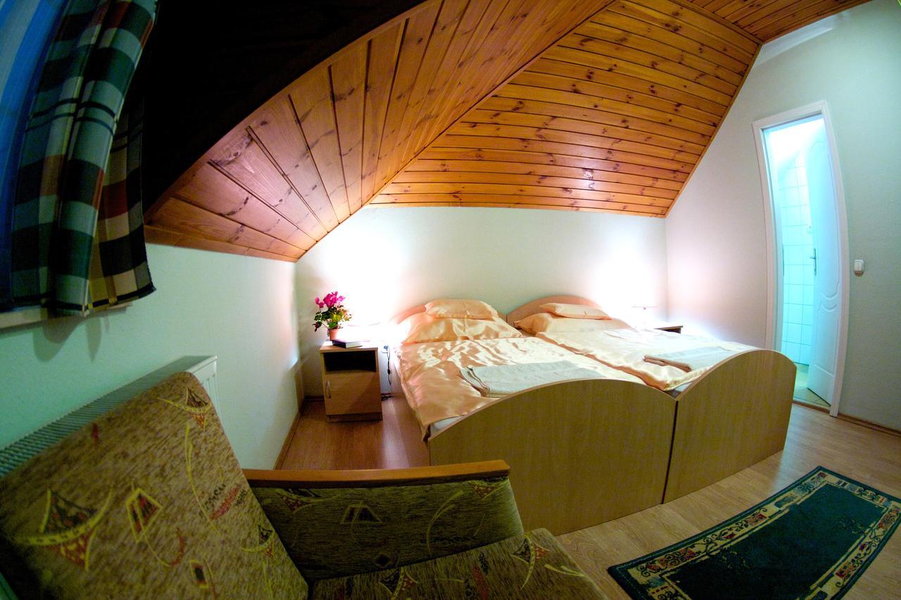 Gilde Panzio Bed & Breakfast Pilisvorosvar Exterior photo